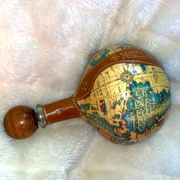 Vintage Italian genuine leather and wood bottle decanter - Picture 2 of 14